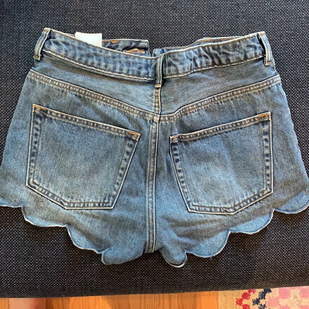 H&M denim shorts - Picture 2 of 2